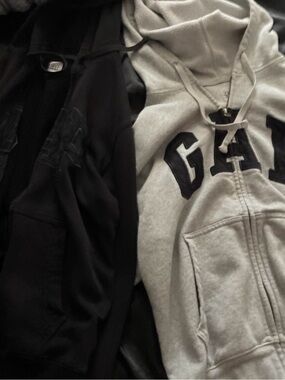 GAP Men's Zip Hoodie Jacket in Light Gray and Black bundle